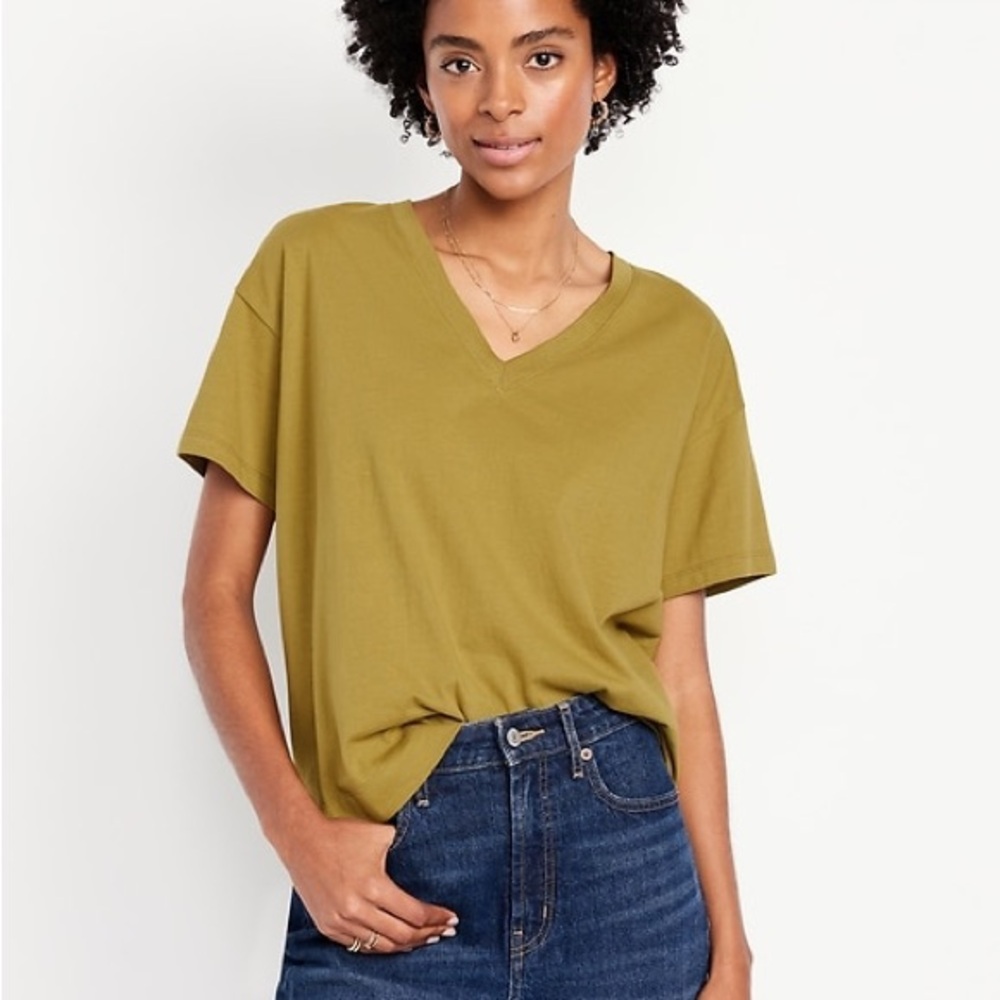 4/$20 ☀️ NWT Vintage V-Neck T-Shirt